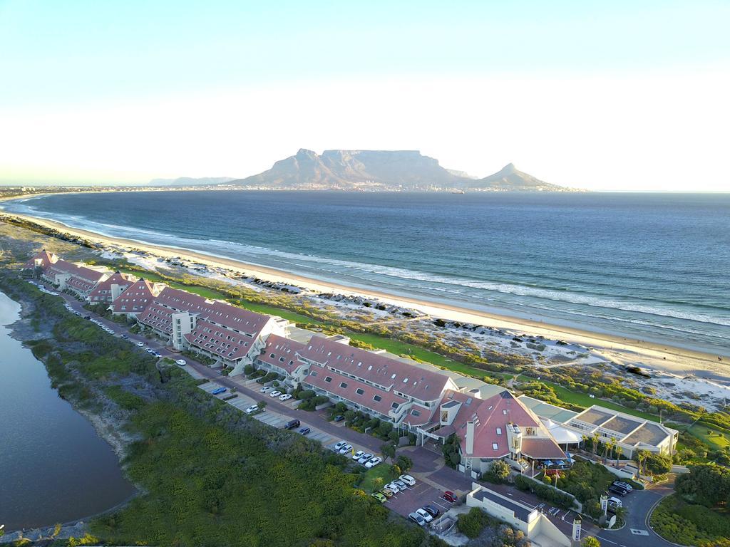 Dolphin Beach Hotel Self Catering Apartments Bloubergstrand Exterior photo