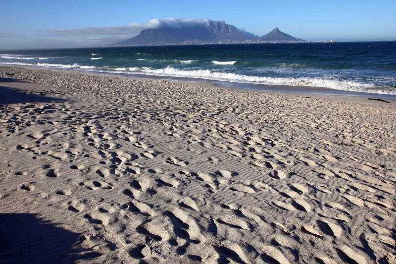 Dolphin Beach Hotel Self Catering Apartments Bloubergstrand Exterior photo